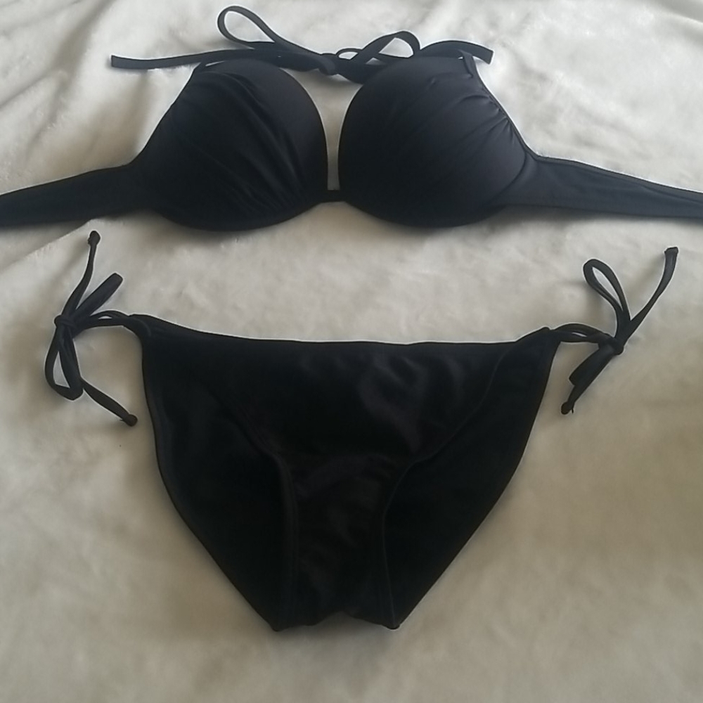 Xhileration ruched push up top &ruched tie bottoms